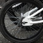 ¿Cómo se cambian las ruedas libres de una bicicleta BMX?