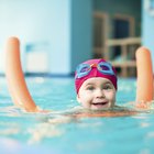 Formas divertidas de enseñar a nadar a los niños